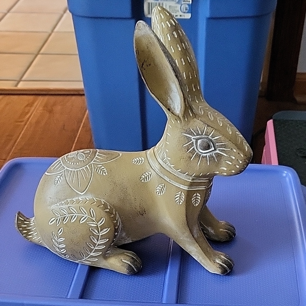 Decorative Carved Rabbit Figurine in Antique Gold